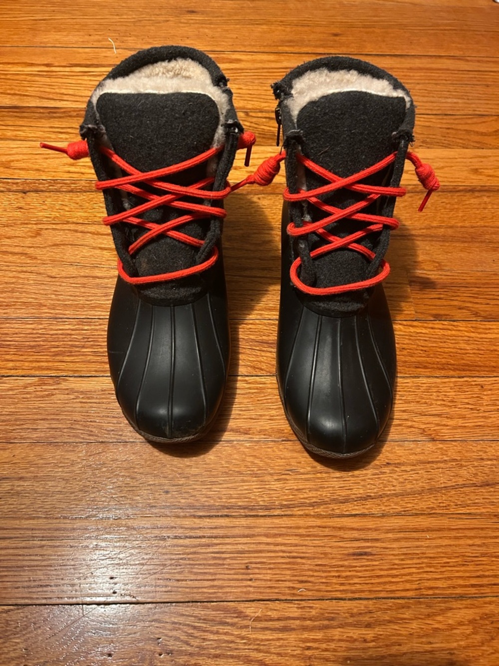 Sperry fluffy lined boots, size 9 excellent conditon